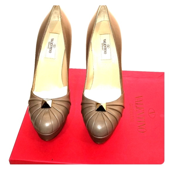 Valentino Rock Stud Platform Pump - Picture 1 of 4